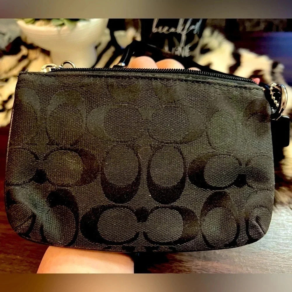Authentic Coach Wristlet Canvas Leather Perfect Condition - Picture 4 of 7